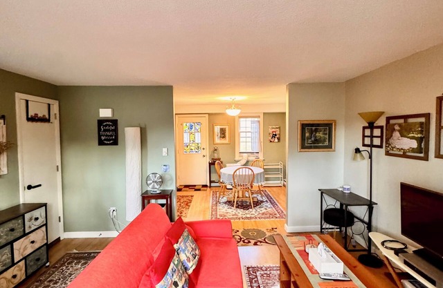 Cozy 2-bedroom condo near town of Amherst, UMASS, Amherst and Hampshire College