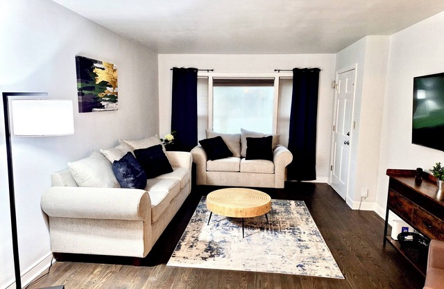 Cozy 2-bedroom condo in pleasant Elm Grove with AC, WiFi