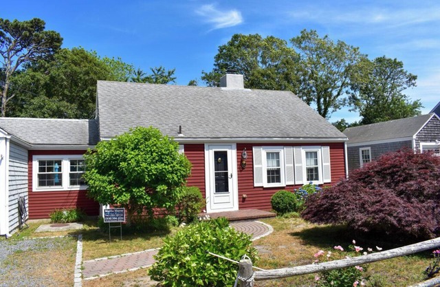 Cozy 2-Bedroom Cottage – Walk to Pleasant Road Beach!