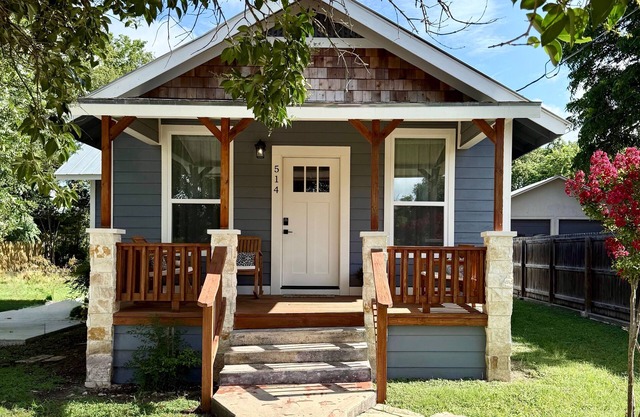 Cozy 2-bedroom cottage, just a few blocks to downtown Boerne!