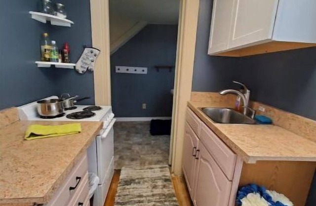 Cozy 2 bedroom, downtown, free parking, FIOS