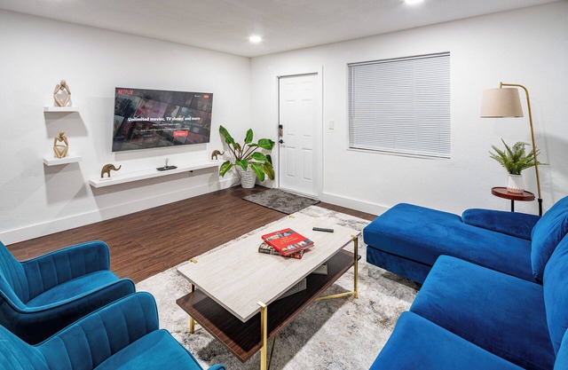 Cozy 2-bedroom house in charming Miami with WiFi, AC