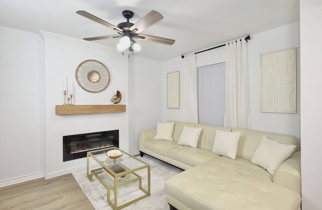 Cozy 2-bedroom house in Sherman with Smart TVs, Kitchen, Fireplace & WiFi