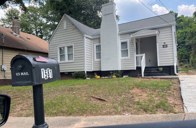 Cozy 2-bedroom house that sleeps 7 with WiFi, AC in WestEnd Atlanta