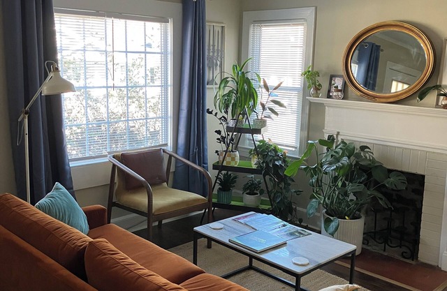 Cozy 2-bedroom house near Greensboro Coliseum