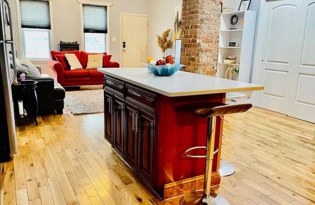 Cozy 2-bedroom house in welcoming The Bronx with AC, WiFi