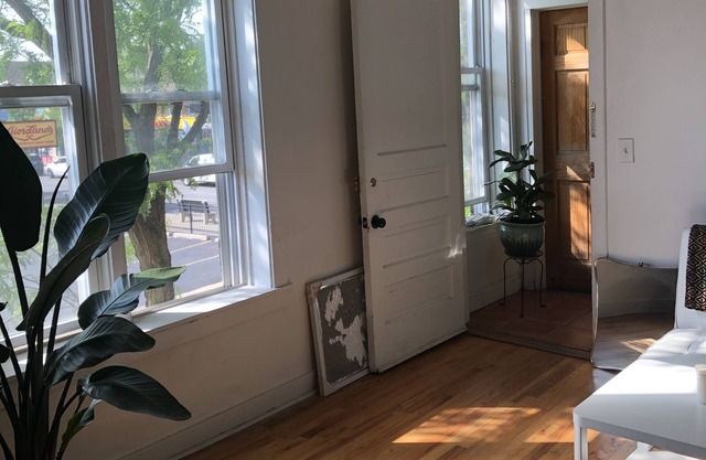 Cozy 2 Bedroom on a quiet street / Half price for Sep-Oct