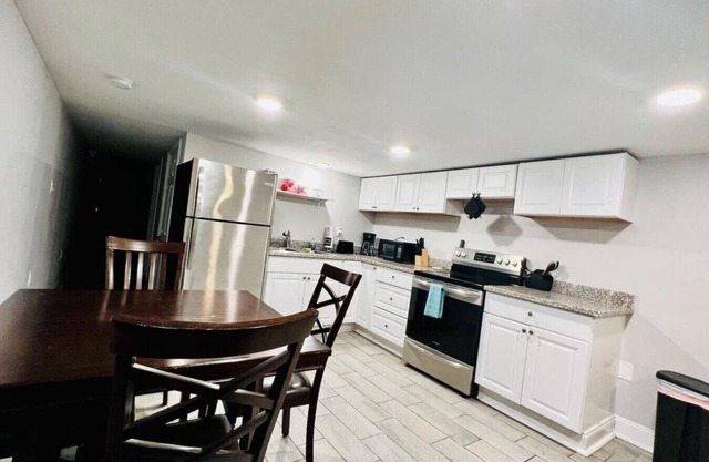 Cozy 2 Bedroom on Saint Claude