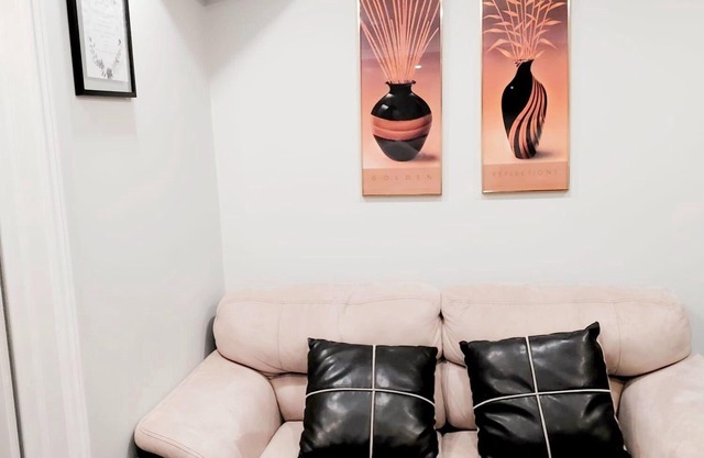 Cozy 2 bedroom plus Den walkout basement apartment