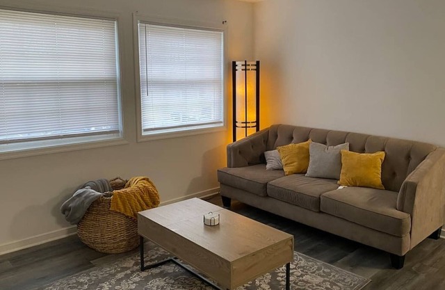 Cozy 2-bedroom rental unit w/free parking