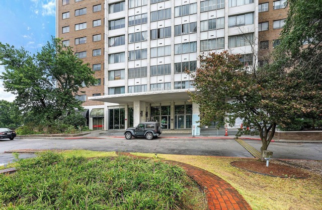 Cozy 2-Bedroom Retreat in Atlanta with Free Parking, AC, and Wi-Fi- 307