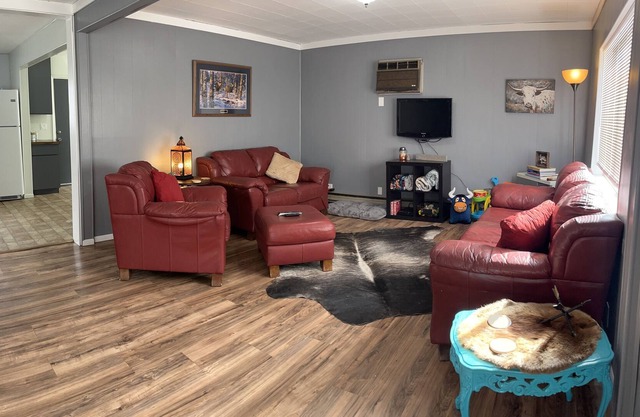 Cozy 2-Bedroom Townhome--Bring the Kiddos & Furry Friends!