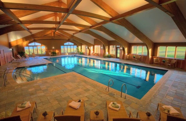 Cozy 2-bedroom Trapp Family Resort cabin, with many amenities in Stowe, Vermont.