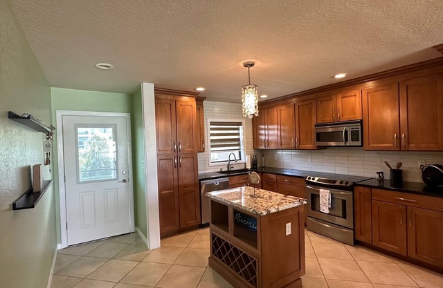 Cozy 2 bedroom River Front Condo