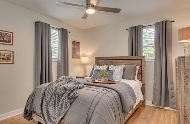 Cozy 2 BR 1BA with Kitchenettes and Private entrance