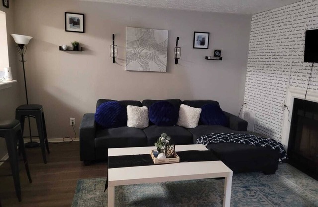 Cozy 2 BR Townhouse in Mariettann