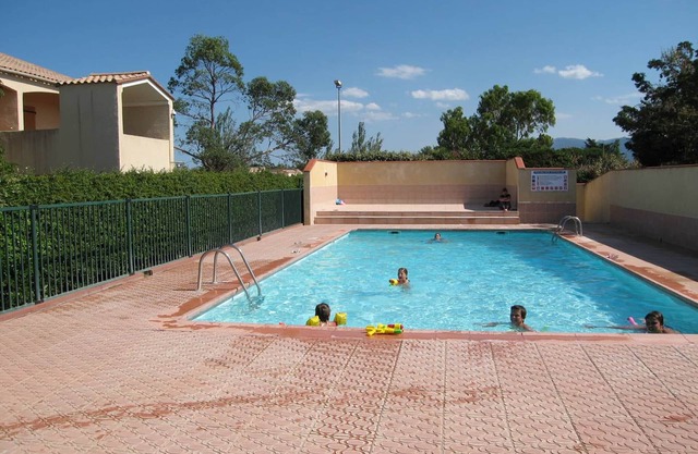 Cozy 2-Room Villa with Mezzanine, South-Facing Terrace, Close to Beach, Pool, Pets Welcome
