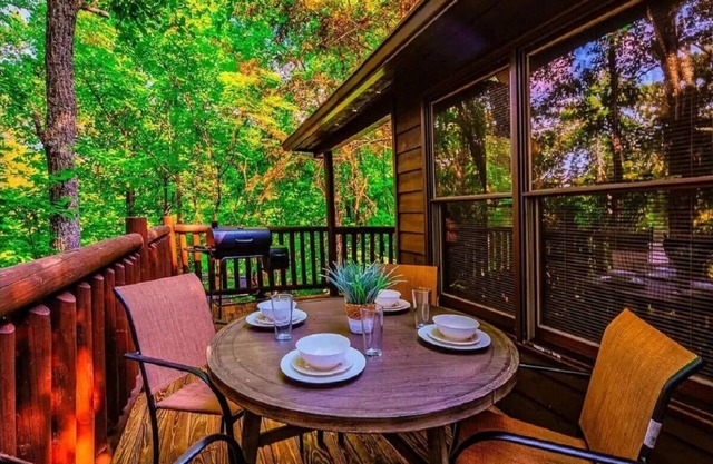 Cozy 2BD Cabin w/HOT TUB! Pool Table + Near TOWN!