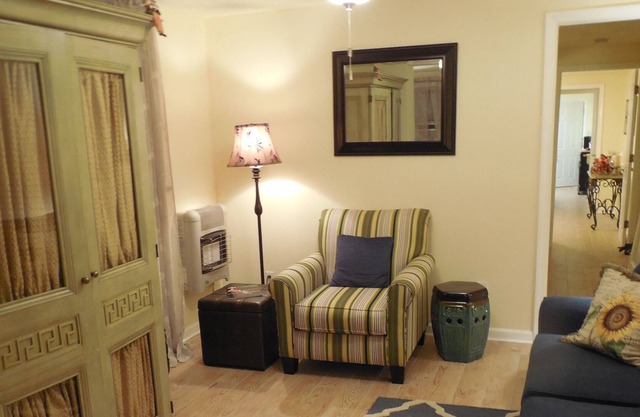 Cozy 2BR/1.5 Bath Uptown/Freret (17STR-10236)