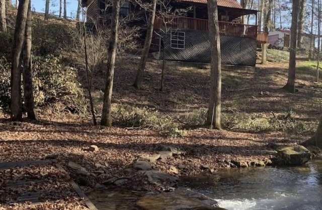 Cozy 2BR/1B cabin overlooking a beautiful creek with access to Catoosa WMA.