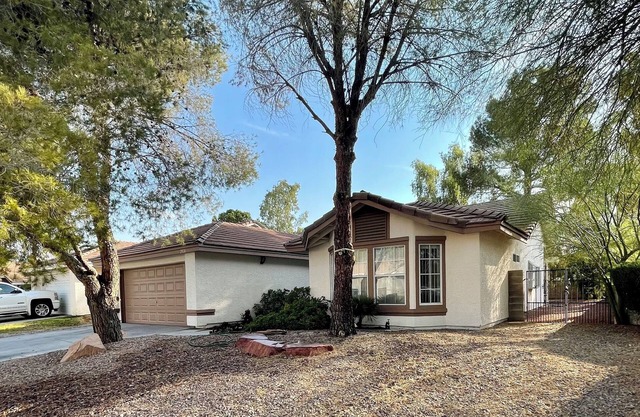 “Cozy 2br - 2BA Home – One Story – Quiet Henderson Neighborhood”