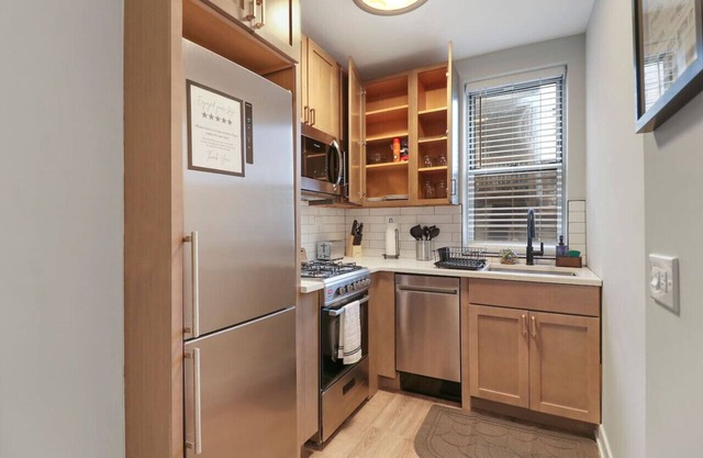 Cozy 2BR Apt - Perfect for a Seamless Stay