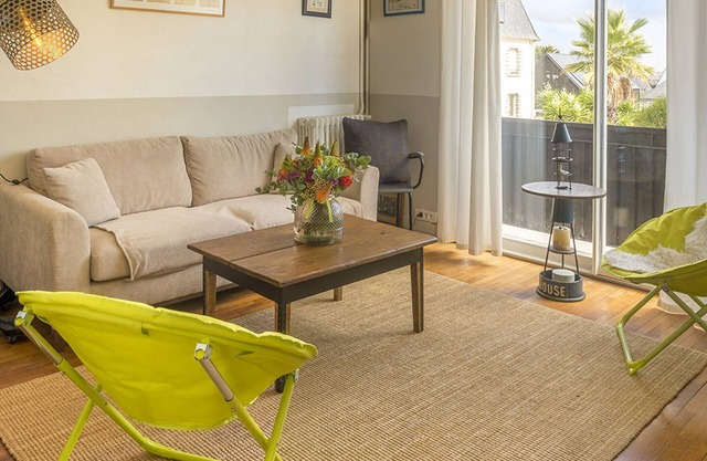 Cozy 2BR Apt with Terrace, Near Beach & Shops, Free WiFi - Larmor-Plage