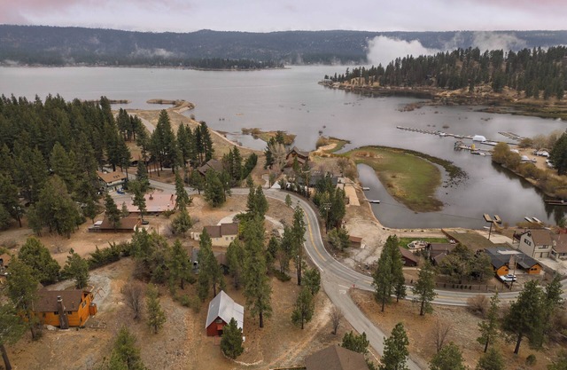 Cozy 2BR Fawnskin Cabin | Big Bear Lake, Hiking Trails & Snow Summit Nearby