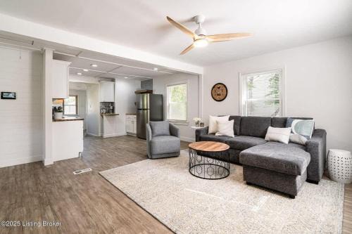 Cozy 2BR Home Near Downtown w Backyard & Parking