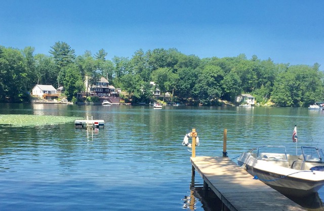 Cozy, 2BR lake-side retreat and outdoor oasis