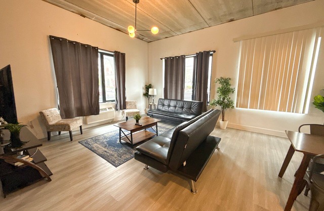 Cozy 2BR Near Airport 1976
