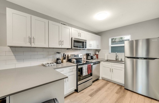 Cozy 2BR Near UT | HydePark | Evonify 9790