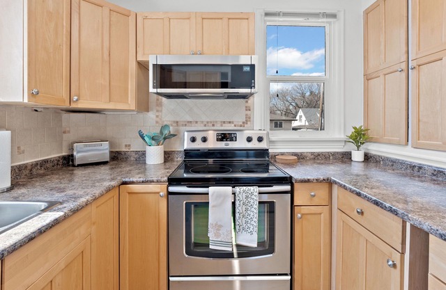 Cozy 2BR Suite Near U of S & River
