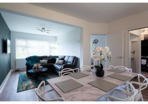 Cozy 3 BD House, Perfect for Large Group of 6