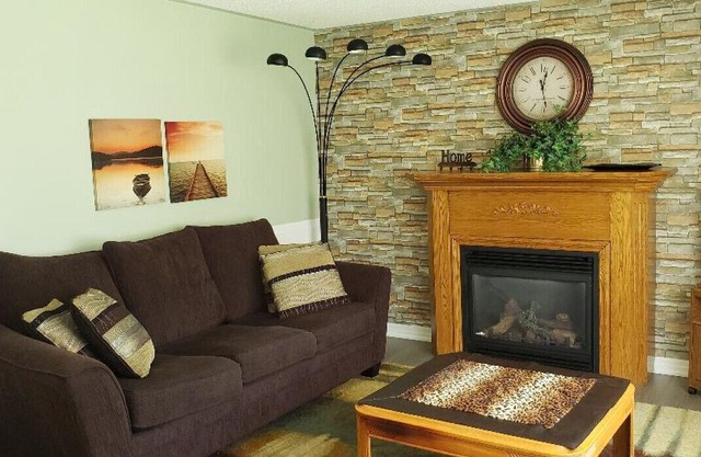 Cozy 3 bdr Cottage with Hot Tub & Sauna - Innisfil