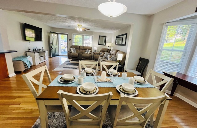 Cozy 3 Bed 2 Bath 2 cot minute from Va Creeper Trail Bristol Speedway Hard Rock