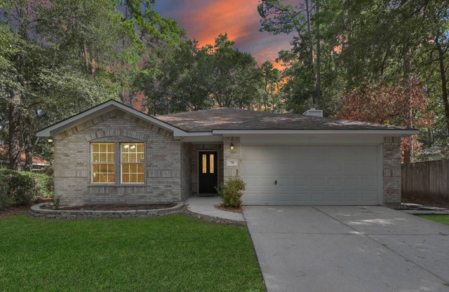 Cozy 3-Bed Woodland Retreat with Firepit, Game Room, and Fully Equipped Kitchen!