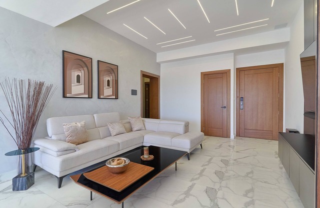 Cozy 3 bedroom Apt/Outdoor Pool/Gym/parking space