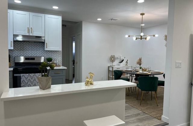 Cozy 3 Bedroom Apartment in the Bronx -Throggs neck