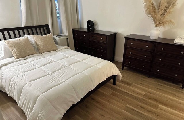 Cozy 3-bedroom apartment with WiFi in Centrally located Honolulu Salt Lake