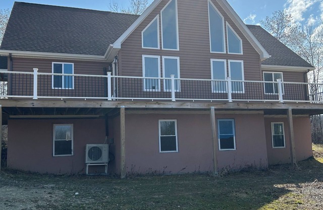 Cozy 3-bedroom chalet in lovely Freeville with AC, WiFi