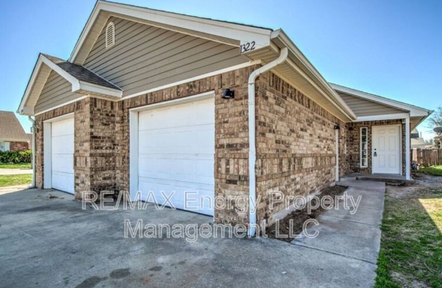 Cozy 3-bedroom Duplex in lovely Norman down the road from OU campus!
