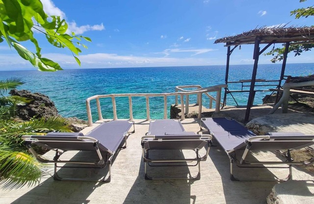 Cozy 3 Bedroom House with exclusive beach cliff swimming LittleParadise@Camotes