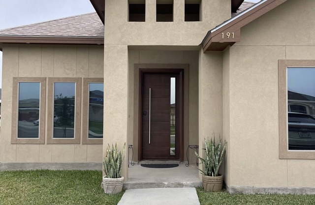 Cozy 3-Bedroom Home 2 min from Hospital & 15 min Kickapoo Casino