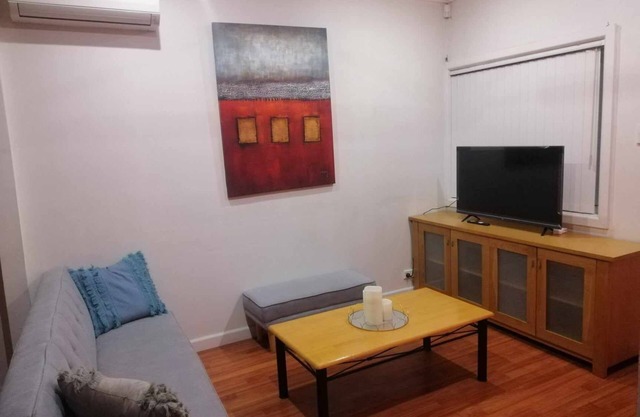 Cozy 3 Bedroom House in Minto