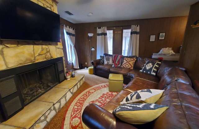 Cozy 3 bedroom house with fireplace in beautiful Ruidoso