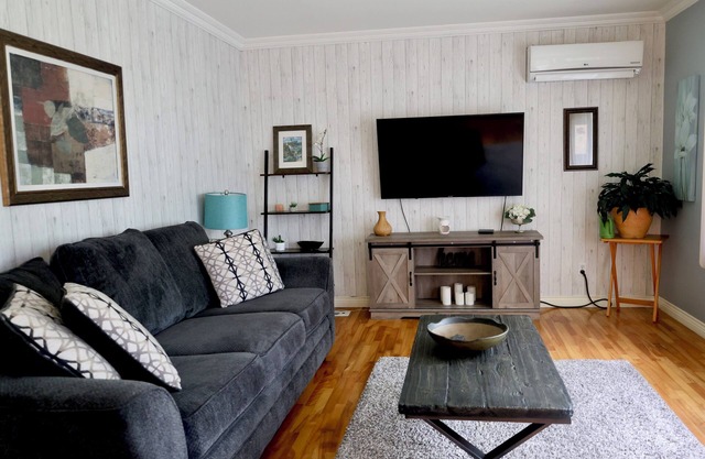 Cozy 3-Bedroom Main-Floor Bungalow, Prime Location