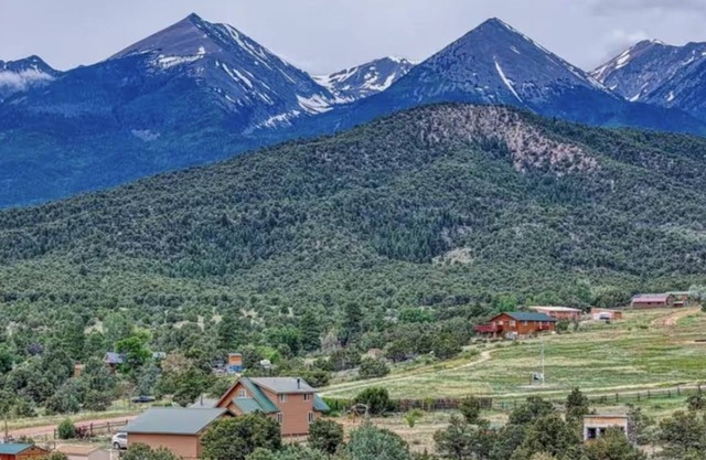 Cozy 3-bedroom mountain cabin with breathtaking 360 degree view