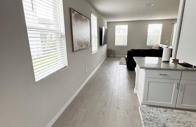 Cozy 3-bedroom townhome in delightful Wesley Chapel close to major attractions!