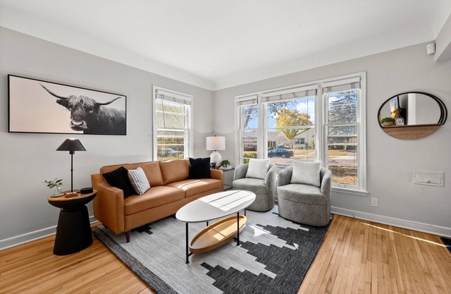Cozy 3 Bedroom. Family & Pet Friendly.